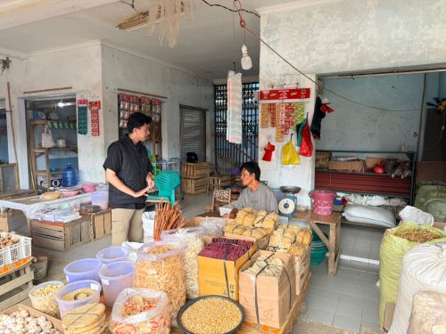 Terjun langsung, Satgas Pangan Polres Pesisir Barat Lakukan Pengecekan Kebutuhan Bahan Pokok